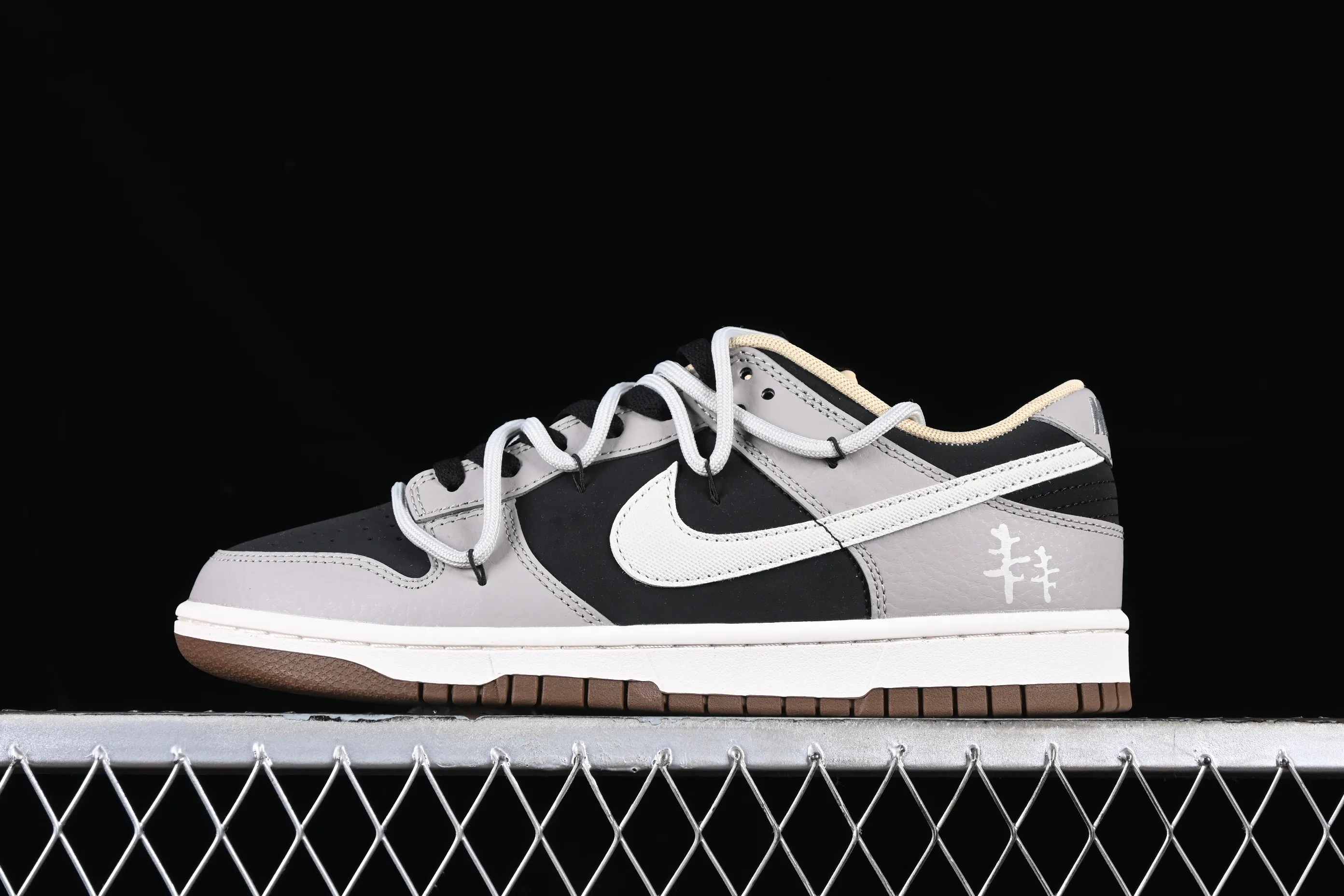 All Categories Nk SB Dunk Series Nk SB Dunk Low Low-top Sneakers Nk SB Dunk Low Bubble Jellyfish Dormant Volcano SB Strap Low-top Casual Sneakers DR9704-200